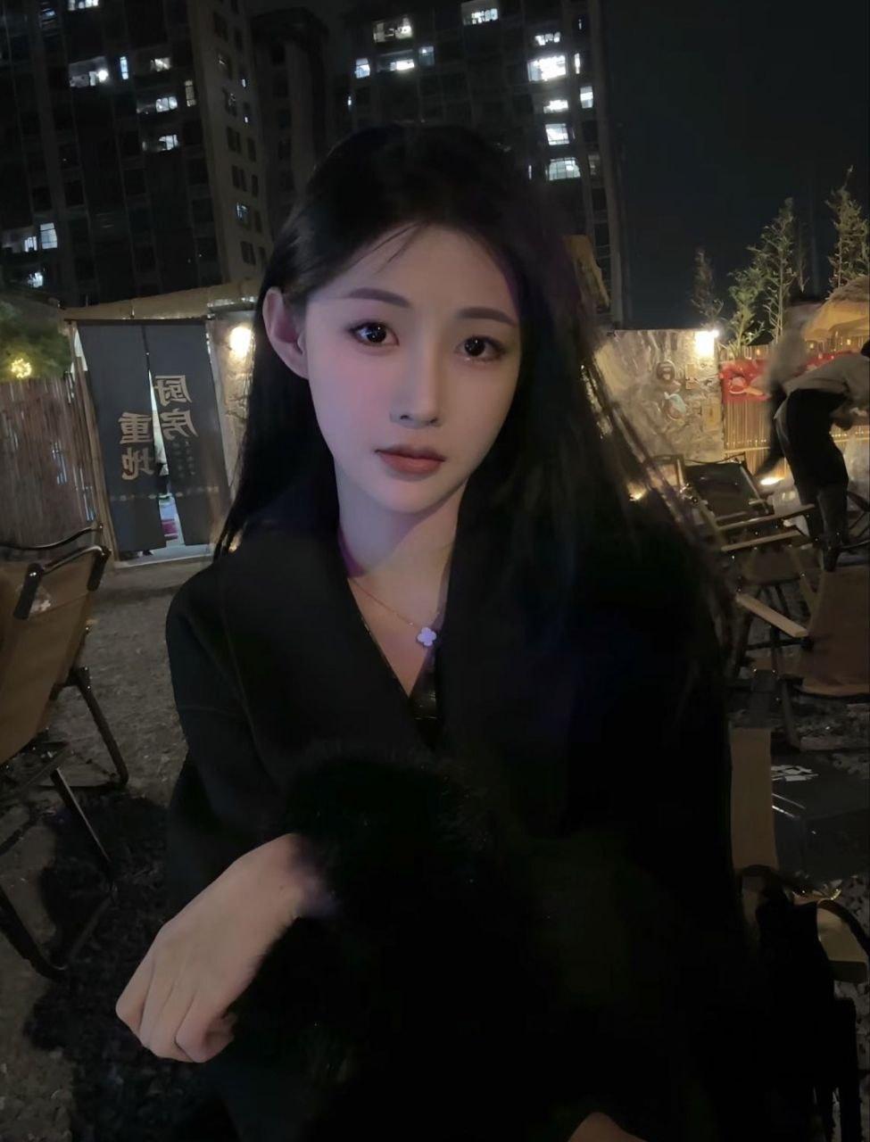 自然之韵，茶香四溢，户外茶席与自然景观的完美融合